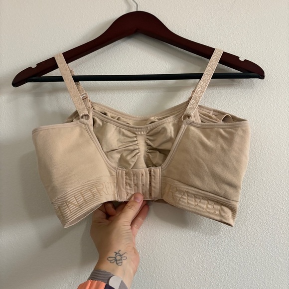 Kindred Bravely Sublime® Hands-Free Pumping & Nursing Bra Beige Tan Size Medium - Picture 7 of 9